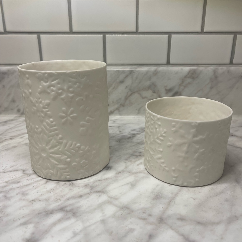 NWT Yankee Candle Porcelain Off-White Snowflake Tea-light Set. - Picture 3 of 5